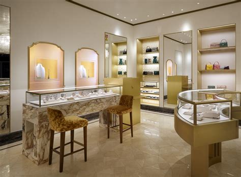 fendi bulgari centro commerciale|Discover all BULGARI Boutiques and authorised retailers..